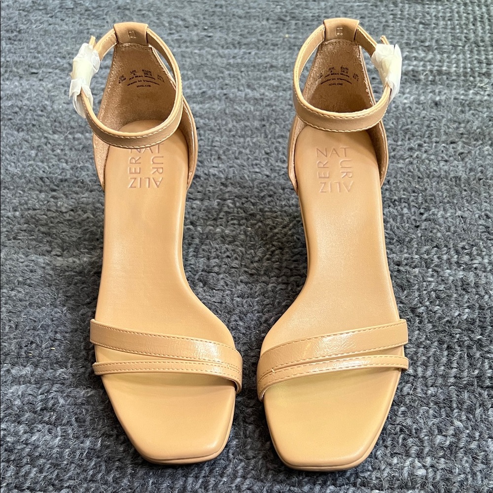 NEW Naturalizer Nude Sandals 6.5W